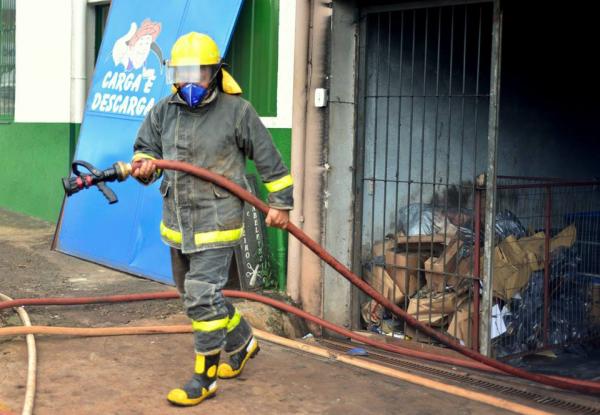 A necessidade de uma guarnição de bombeiros em Tenente Portela ressurge a cada incêndio (Foto: Jalmo Fornari0