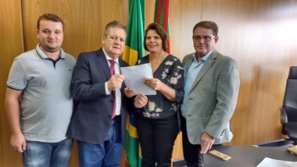 Secretária Maria Adelaide Hertz solicitou a regularização dos repasses em reuniões com autoridades estaduais (Foto: Divulgação/ASCOM Três Passos)