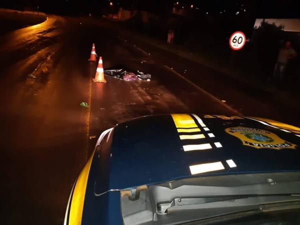 Atropelamento aconteceu na noite deste sábado (Foto: Divulgação/PRF)