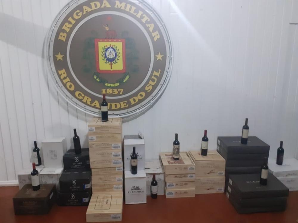 Foram apreendidas 254 garrafas de vinho (Foto: Divulgação/BM)