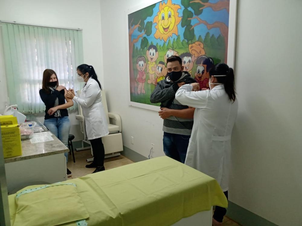 Moradores recebendo a vacina em Redentora (Foto:Divulgação)