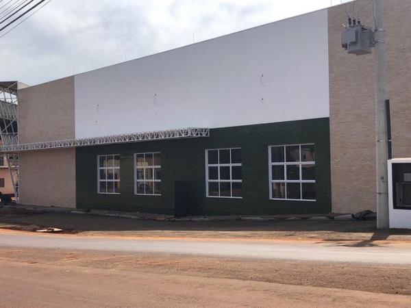 Vítima fatal e os três feridos prestavam serviços terceirizados na construção de supermercado em Coronel Bicaco (Foto: Diones Roberto Becker)