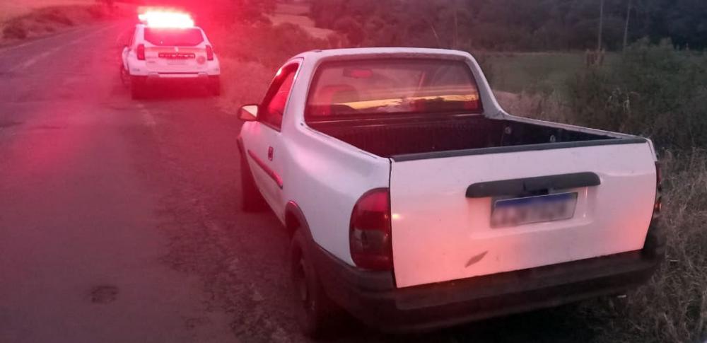 Pick-up GM Corsa estava em situação de furto/roubo desde a sexta-feira (30/7) (Foto: Divulgação/BM)