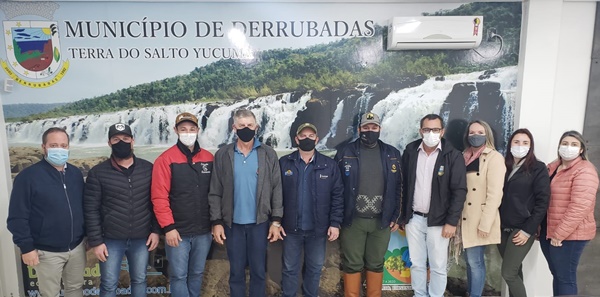Participantes da reunião da terça-feira (3/8) que tratou sobre a organização do evento tradicionalista (Foto: Divulgação/ASCOM Derrubadas)