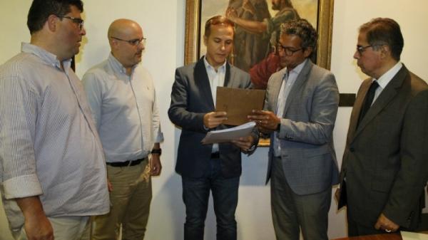 Projeto de Lei foi entregue a presidência da Assembleia Legislativa (Foto: Nabor Goulart/CC)