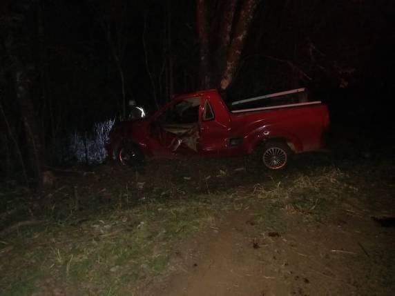 Motorista foi socorrido pela ambulância do SAMU de Santo Cristo (Foto: Divulgação)