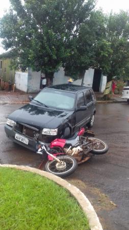 Acidente ocorreu na Avenida Santa Rosa (Foto: Sistema Província de Comunicação)
