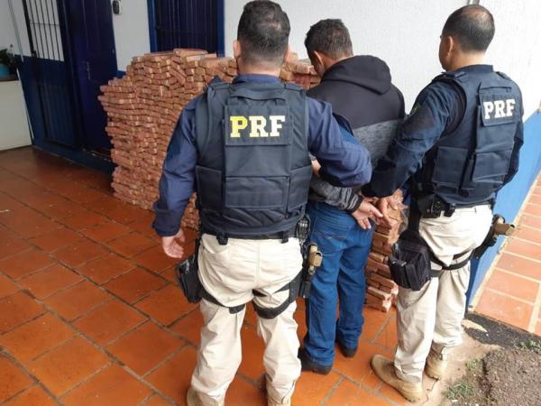 Motorista de 38 anos foi preso em flagrante (Foto: Divulgação/PRF)