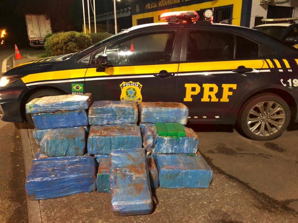 Droga estava distribuída em 20 fardos (Foto: Divulgação/PRF)