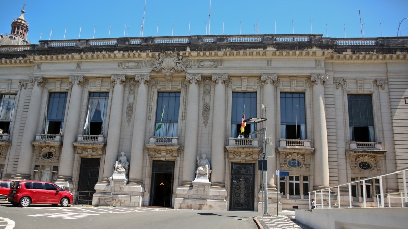 Atualmente, nove ex-governadores do Estado e quatro viúvas recebem o benefício (Foto: Leandro Osório)