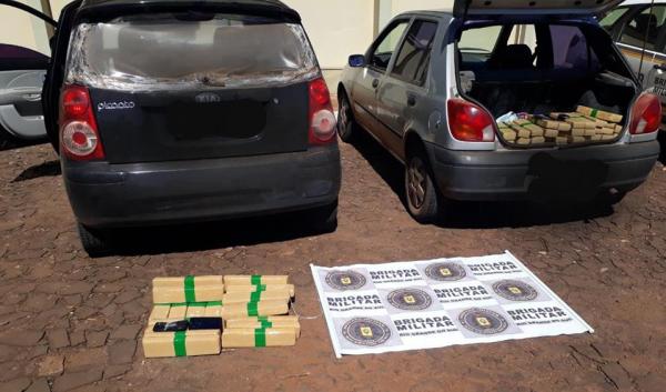Abordagem dos dois veículos com a droga foi realizada no bairro Padre González, em Três Passos (Foto: Divulgação/Brigada Militar)
