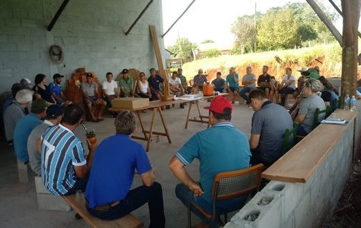 Reunião do grupo na propriedade de Joceli Grolli, no último dia 15 de abril (Foto: Divulgação/ASCOM Vista Gaúcha)