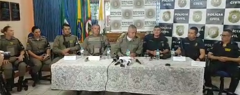 Coletiva a imprensa concedida na tarde deste domingo, na Câmara de Vereadores de Campina das Missões (Foto: Reprodução)