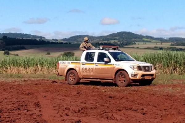 Buscas aos criminosos ocorrem numa área de mata entre Campina das Missões e Porto Lucena (Foto: Divulgação/Brigada Militar)