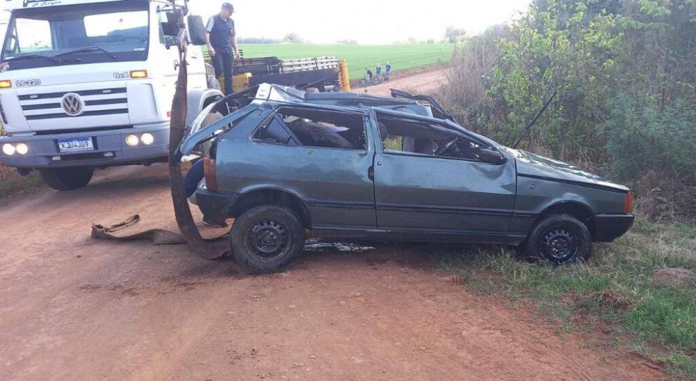 Três homens, uma mulher e uma criança ocupavam o veículo com placas de Crissiumal/RS (Foto: Reprodução/WhatsApp)