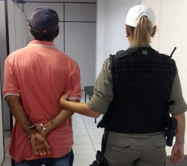 Autor do crime foi preso minutos depois do fato (Foto: Divulgação/BM)