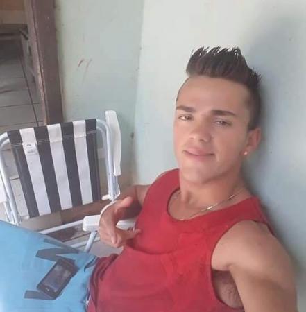 Elizandro Conceição dos Santos conduzia uma moto e colidiu na traseira de um automóvel (Foto: Reprodução/Arquivo Pessoal)
