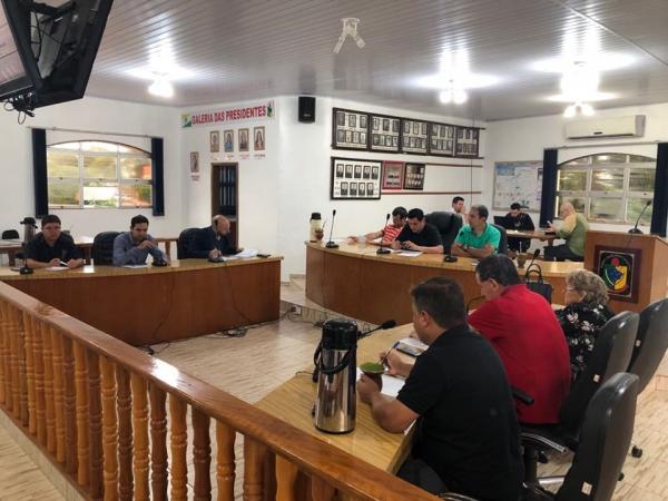 Sessão ordinária realizada na manhã desta segunda-feira (Foto: Diones Roberto Becker)