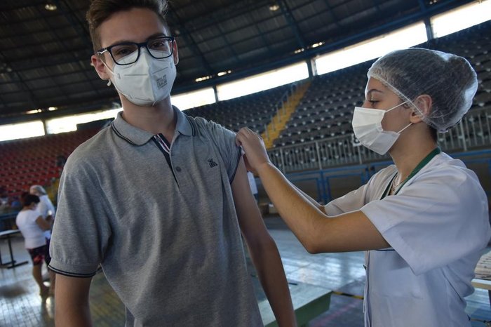 São Leopoldo iniciou nesta semana imunização de jovens de 17 anos, mas teve d e interromper por falta de doses (Foto: Divulgação/Valentin Thomaz - PMSL)