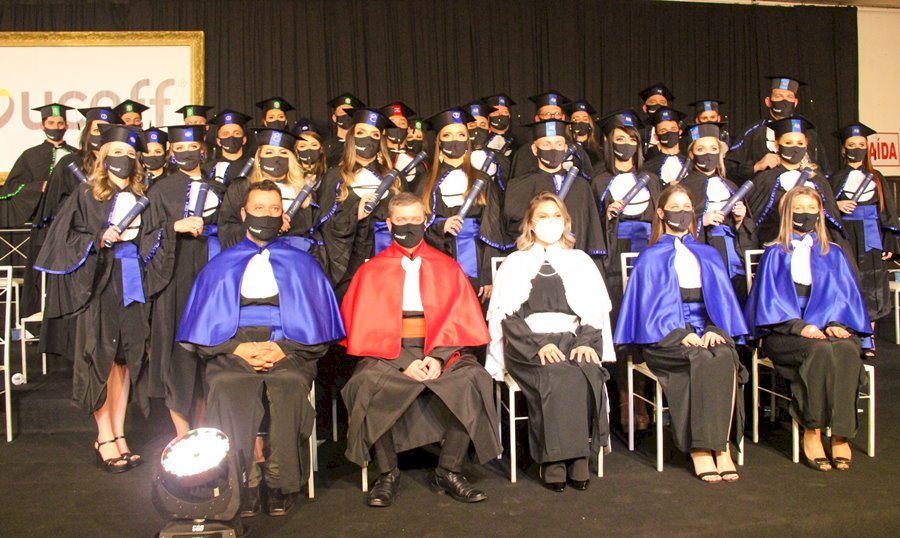 Formatura realizada pela UCEFF (Foto: Divulgação)