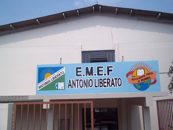 Caso ocorreu na escola municipal Antônio Liberato (Foto: Reprodução/Facebook)