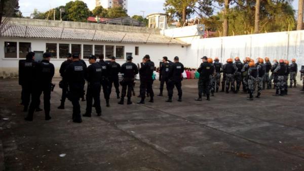 Revista envolveu 72 agentes e foi realizada na manhã de hoje (17) (Foto: Divulgação/SUSEPE)