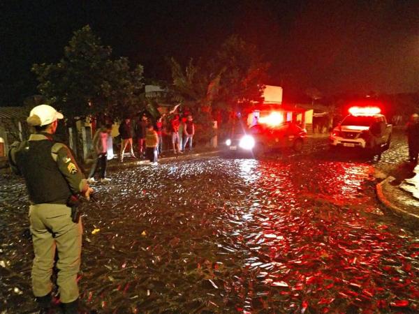 Ao todo, foram identificadas 138 pessoas e cinco automóveis acabaram recolhidos por irregularidades (Foto: Divulgação/7º BPM)