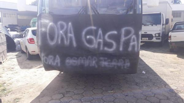 Indígenas chegaram a Florianópolis no inicio da manhã desta segunda (Foto: Recebida Via Waths)