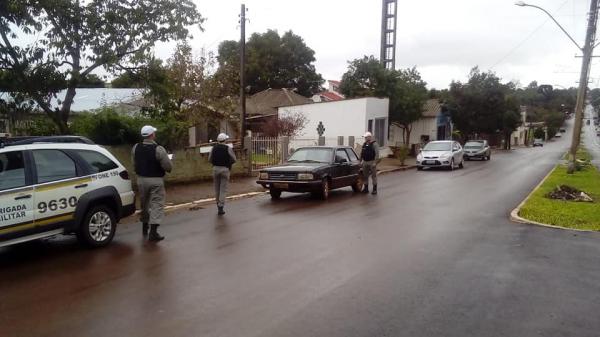 Policiais militares também fiscalizaram 181 veículos e confeccionaram 32 autos de infração (Foto: Divulgação/Brigada Militar)