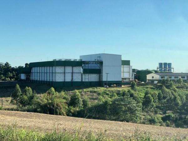 Mais Frango pretende adquirir quatro hectares que pertencem ao município na área do frigorífico (Foto: Diones Roberto Becker)