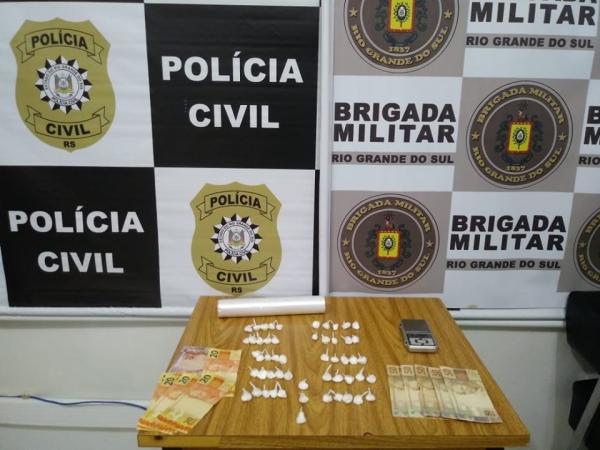 Materiais apreendidos durante o cumprimento dos mandados de busca e apreensão (Foto: Divulgação/Brigada Militar)