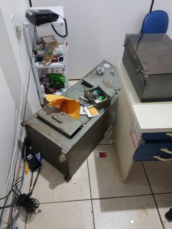 Proprietário do estabelecimento comercial não revelou a quantia de dinheiro levada (Foto: Reprodução/Videomonitoramento)