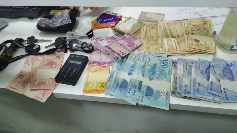 Diante dos fatos ambos os meliantes receberam voz de prisão em flagrante. (Foto: Divulgação/3°RPMon)