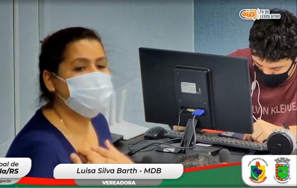 Vereadora Luísa Barth na sessão da última segunda-feira (Foto: Reprodução)