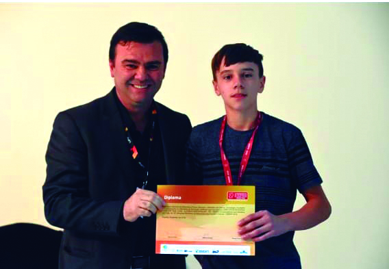 João Vitor da Rocha recebeu a medalha em cerimonia em Passo Fundo no início desse mês (Foto: Arquivo Pessoal)
