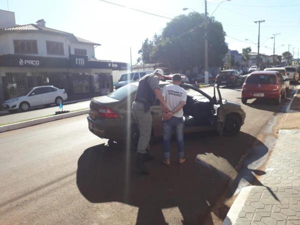 Homem foi preso em frente à agência do Banrisul quando se preparava para trocar uma das folhas do talão de cheques (Foto: Divulgação/Brigada Militar)
