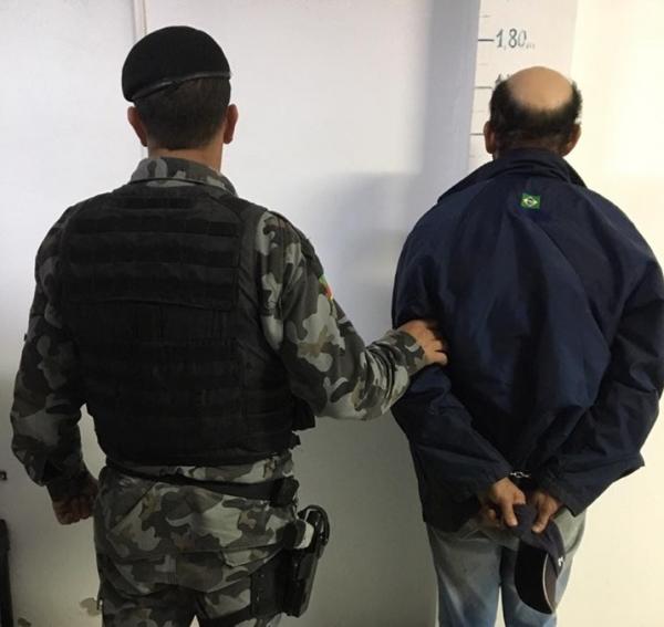 Após os procedimentos legais, homem acabou recolhido ao Presídio Estadual de Frederico Westphalen (Foto: Divulgação/Brigada Militar)