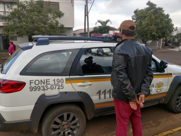 Homem foi localizado e preso no centro da cidade (Foto: Divulgação/Brigada Militar)