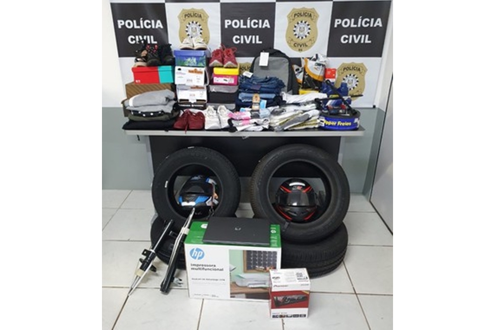 Alguns dos itens comprados pelos criminosos após furto e recuperados pela PC (Fotos: Polícia Civil/Divulgação)