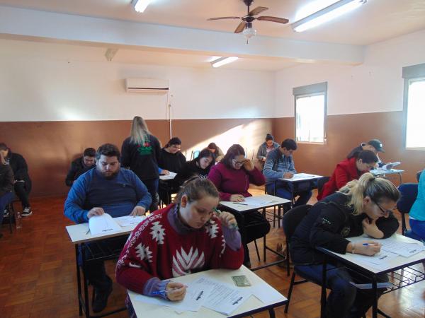 Candidatos deveriam acertar, no mínimo, 50% das questões para conseguir a aprovação (Foto: Divulgação/ASCOM Redentora)