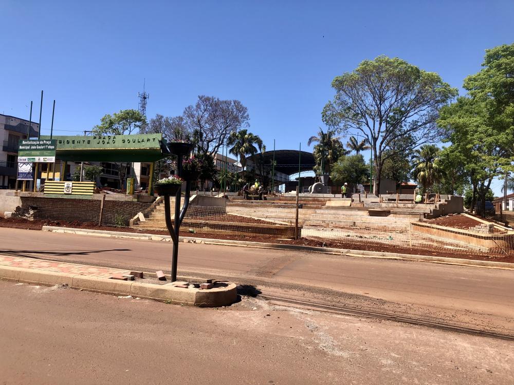 Praça João Goulart passa por obras de revitalização (Foto: Diones Roberto Becker)