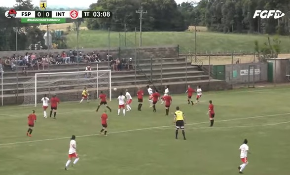 Gurias do Yucumã/Flamengo e Internacional se enfrentaram na tarde do domingo (10/10) (Foto: Reprodução/FGF TV)