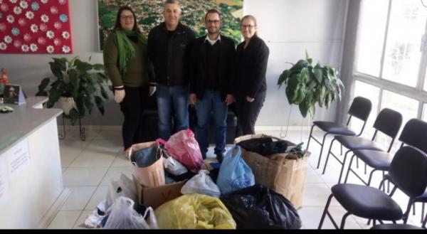 Entrega dos donativos aconteceu nesta segunda-feira (08), na Secretaria Municipal de Assistência Social (Foto: Divulgação/ASCOM Tenente Portela)