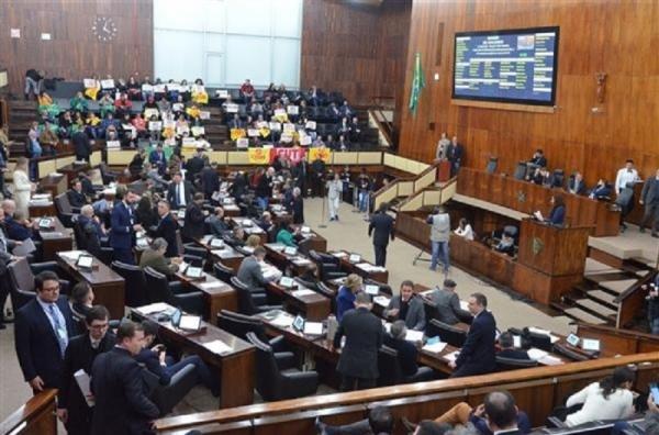 Projeto da Lei de Diretrizes Orçamentárias para o exercício de 2020 foi aprovado na tarde desta terça-feira (09) (Foto: Celso Bender/Agência AL-RS)