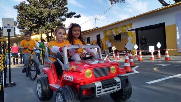 Projeto vai proporcionar aulas sobre regras de trânsito para crianças de escolas da região (Foto: Maira Kempf/Rádio Querência)