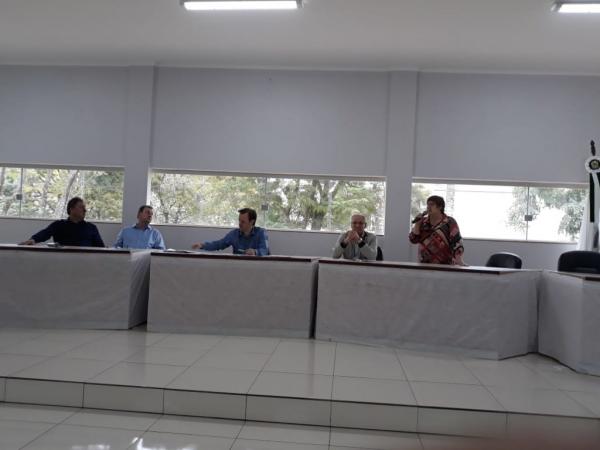 A reunião iniciou às 9h30min na Câmara de Vereadores. (Foto: Divulgação)