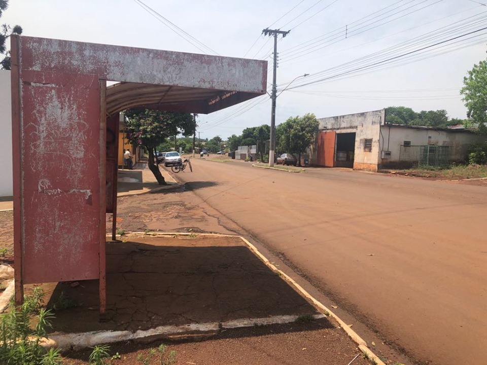 Parada de ônibus situada na Avenida Presidente Vargas, centro da cidade (Foto: Diones Roberto Becker)
