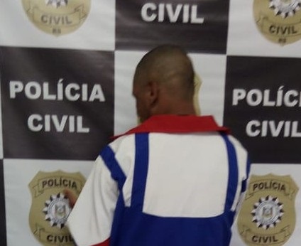 Após os trâmites legais, homem acabou recolhido ao Presídio Estadual de Três Passos (Foto: Divulgação/Polícia Civil)