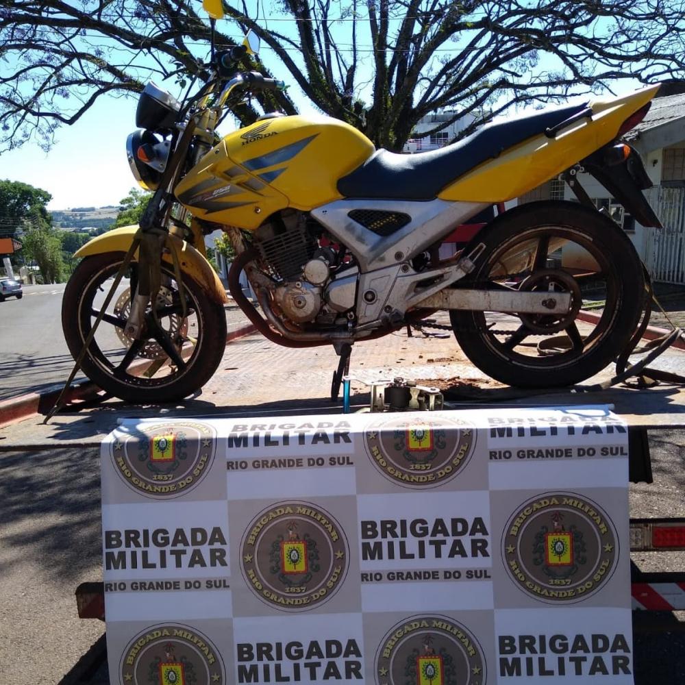 Moto foi recuperada na manhã da quarta-feira (20/10), no centro da cidade de Tenente Portela (Foto: Divulgação/BM)