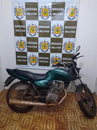 Motocicleta apreendida em São Martinho por causa de adulteração do sinal identificador (Foto: Divulgação/Brigada Militar)